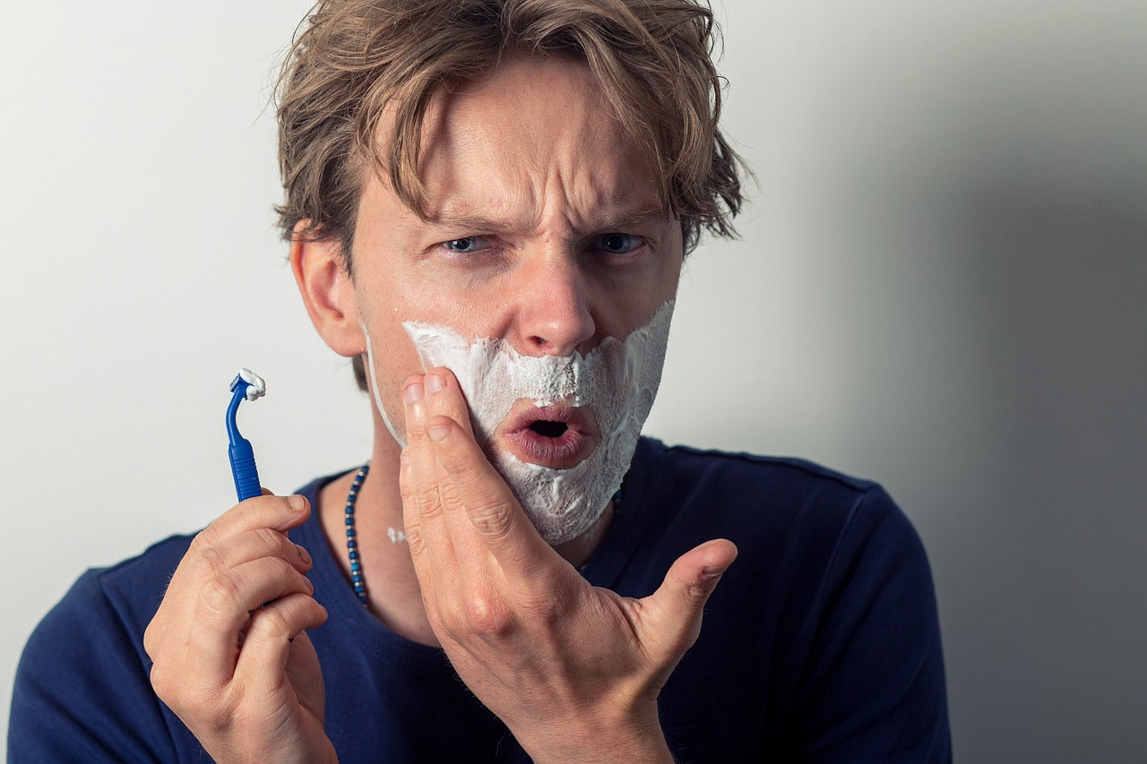 Rasoir de Sûreté et Peau Sensible : Comment Se Raser Sans Irritation ?